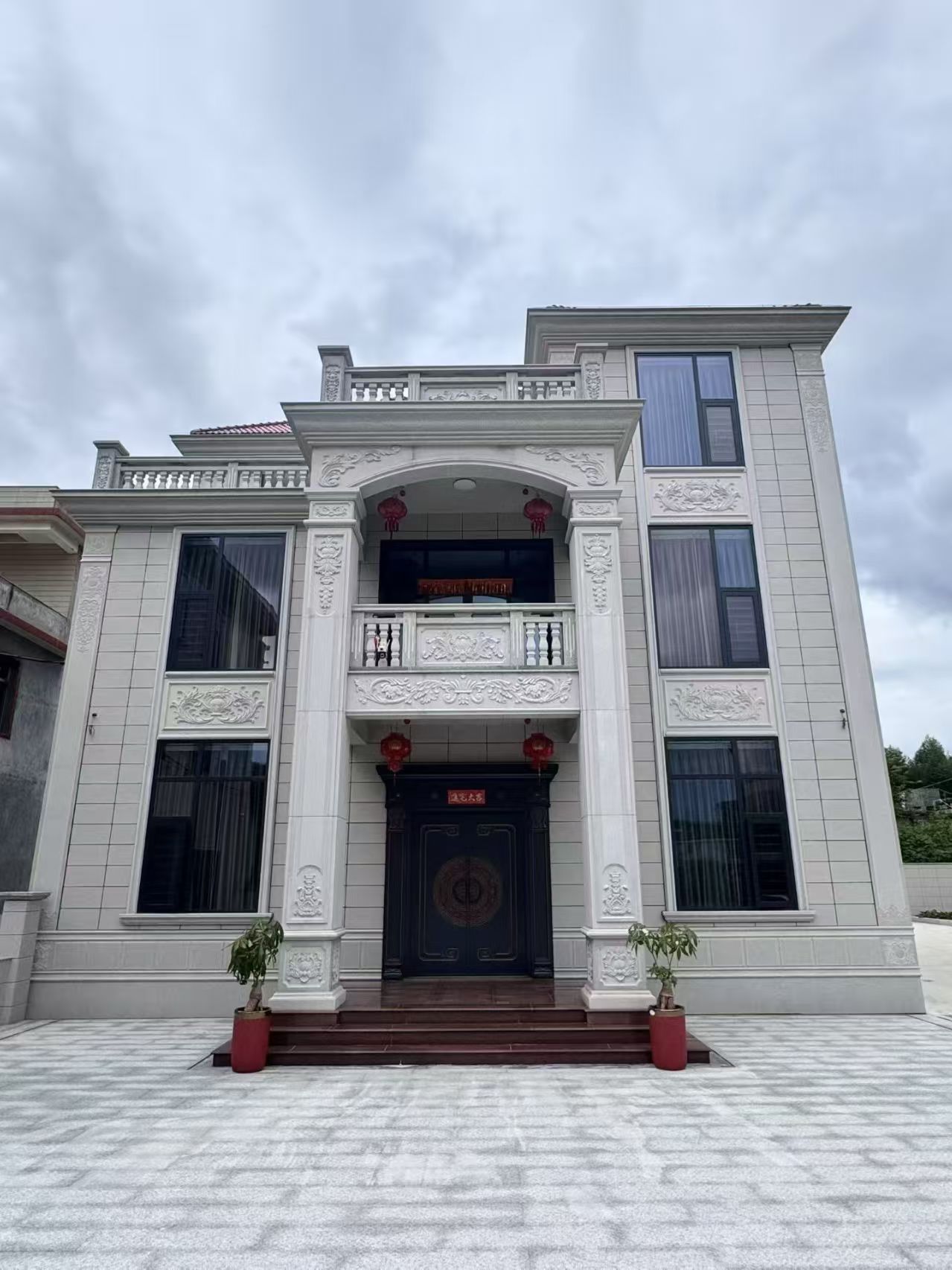 忻州 芝麻白石材别墅干挂案例展示