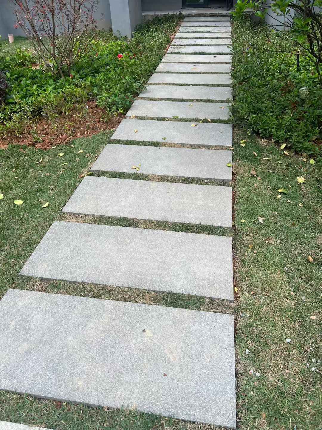 忻州 芝麻黑小区踏步、汀步石铺装效果
