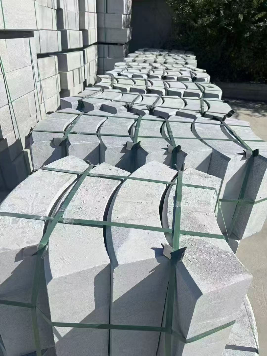 忻州 芝麻灰弧形路沿石