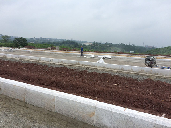 忻州花岗岩路沿石在市政道路上的应用